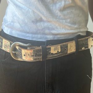 Graphic belt